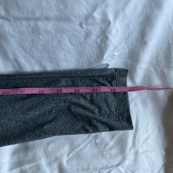 🌺GUC Nike Dri Fit Leggings in black with orange. Size M - Picture 4 of 6